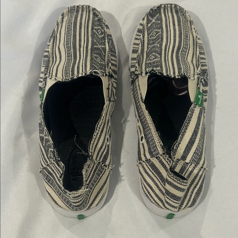 Sanuk Black and White Patterned Slip-Ons size 7 worn once